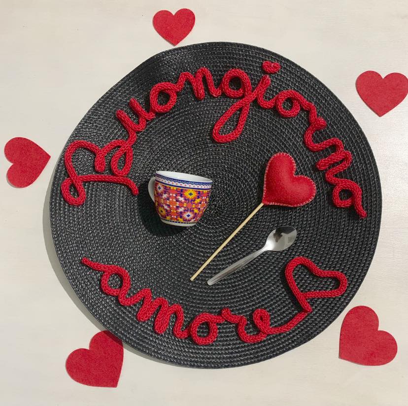Tovaglietta sottopiatto tonda in paglia "Buongiorno amore"