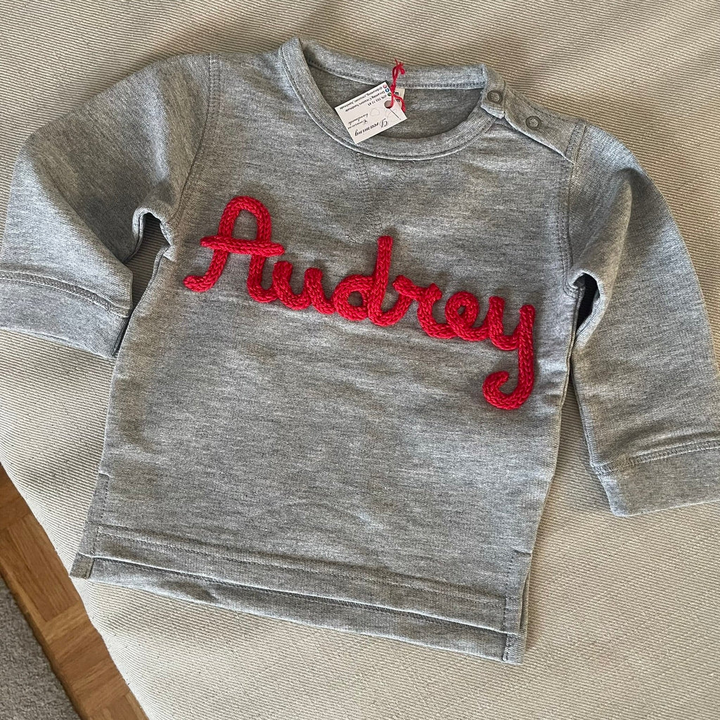 Personalizza: Felpa baby con nome in tricotin