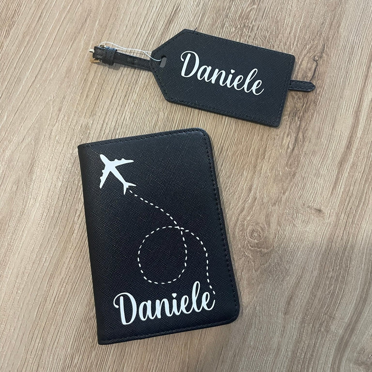 Set Porta passaporto + etichetta valigia in similpelle