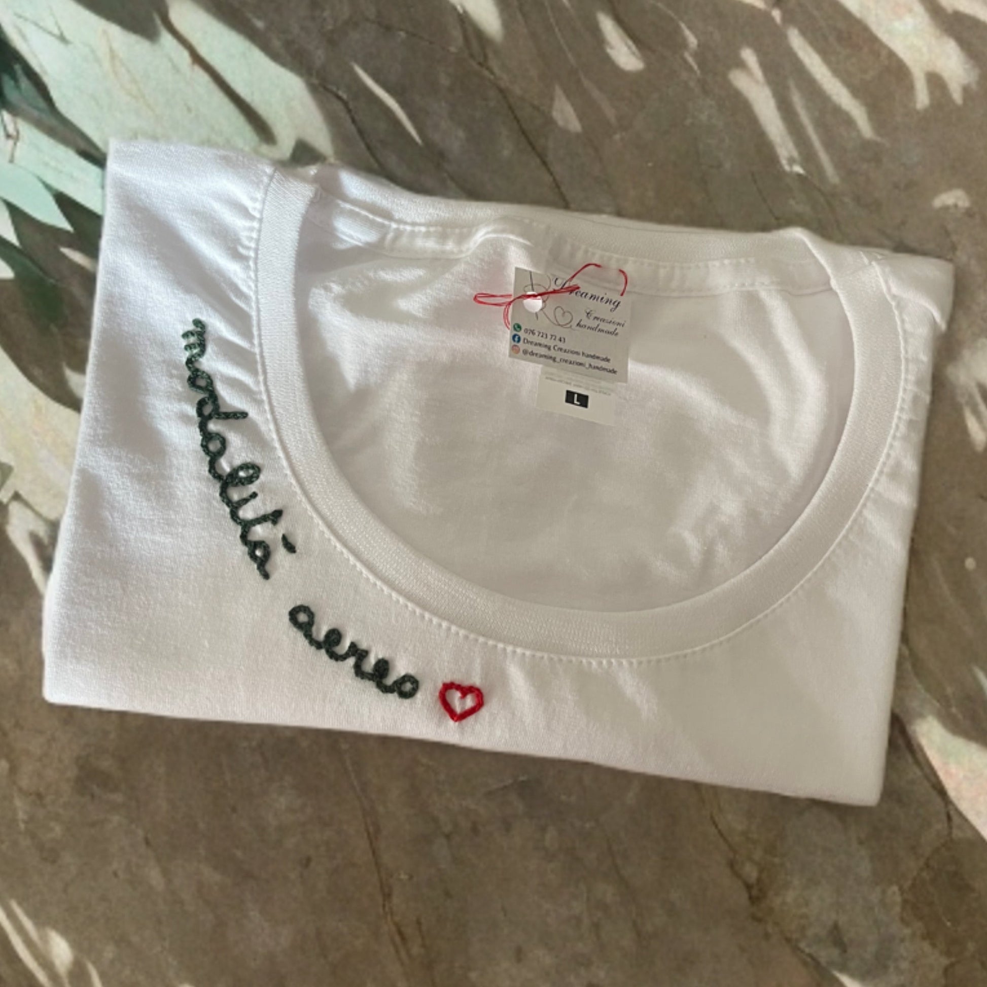 T-shirt donna con ricamo "modalità aereo"