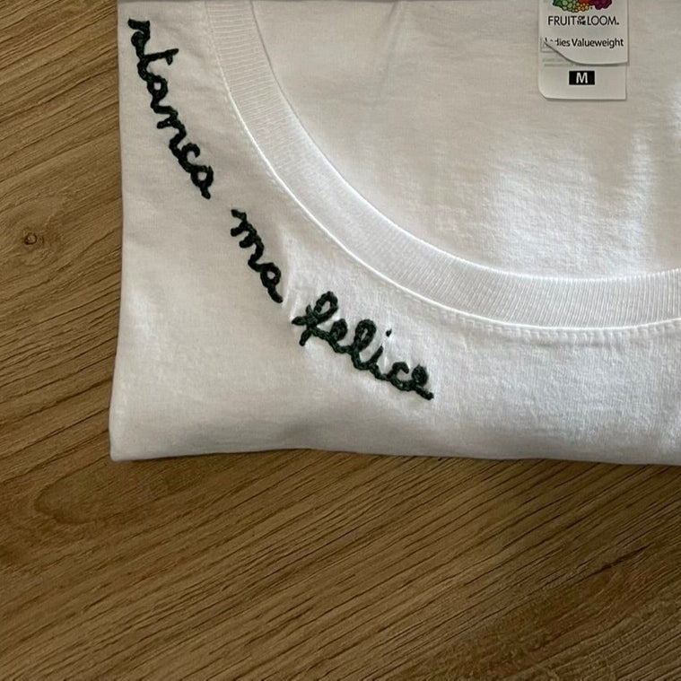 T-shirt donna con ricamo "Stanca ma felice"